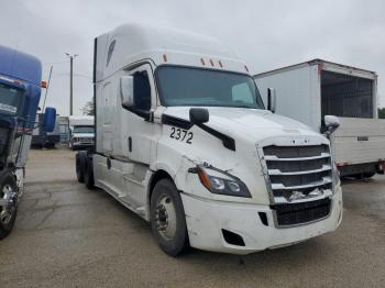  Salvage Freightliner Cascadia 1