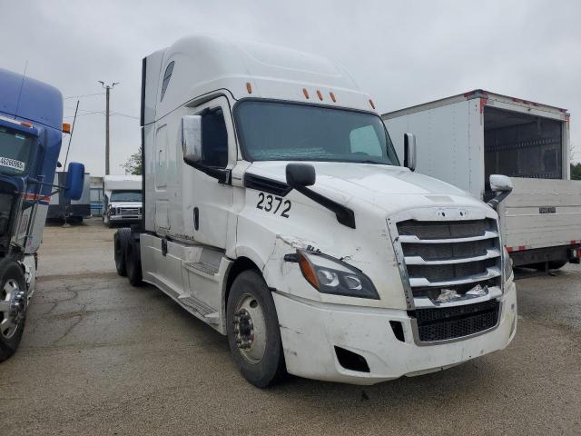  Salvage Freightliner Cascadia 1