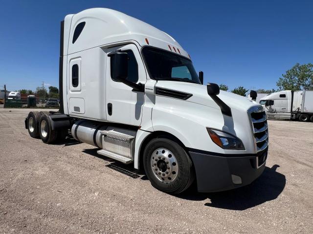  Salvage Freightliner Cascadia 1