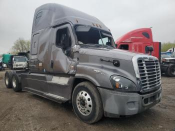  Salvage Freightliner Cascadia 1