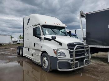  Salvage Freightliner Cascadia 1