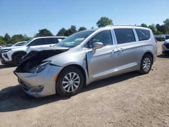  Salvage Chrysler Pacifica