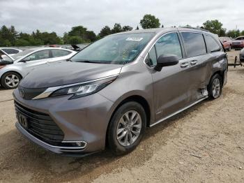  Salvage Toyota Sienna