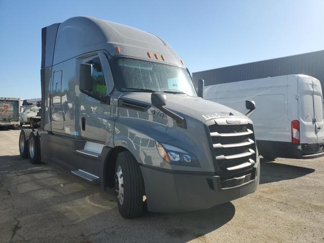  Salvage Freightliner Cascadia 1