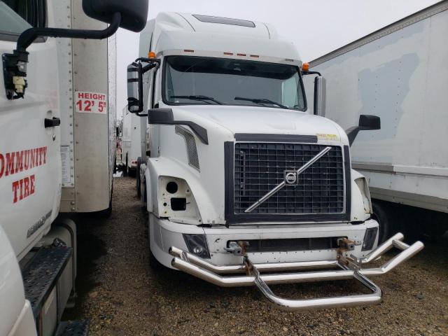 Salvage Volvo Vn
