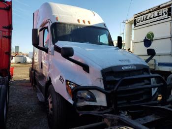  Salvage Freightliner Cascadia 1