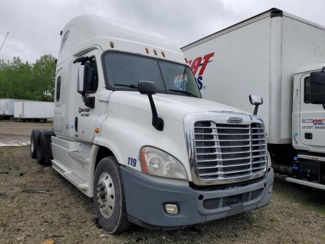  Salvage Freightliner Cascadia 1