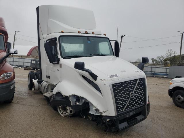  Salvage Volvo Vn