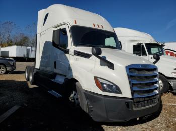  Salvage Freightliner Cascadia 1