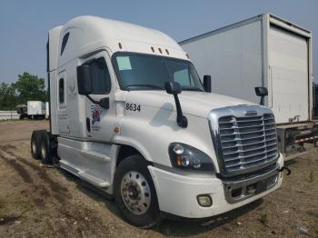  Salvage Freightliner Cascadia 1