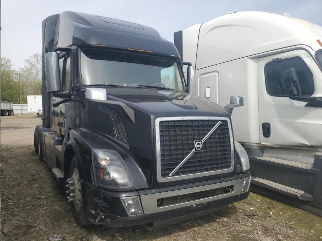  Salvage Volvo Vnl