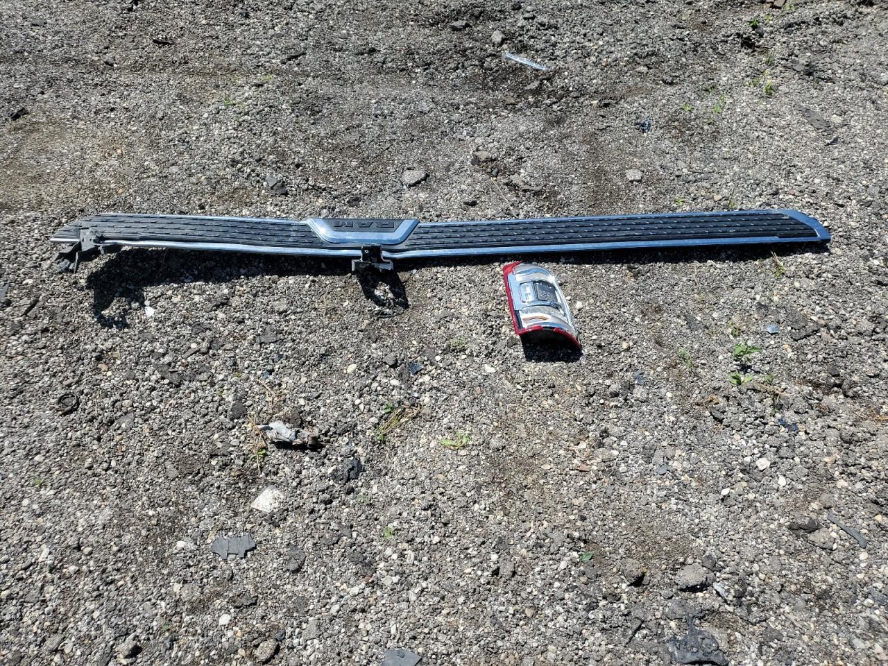 Ram 3500 Laramie Image 9