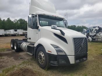  Salvage Volvo Vnl