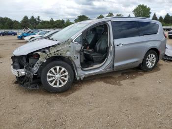  Salvage Chrysler Pacifica