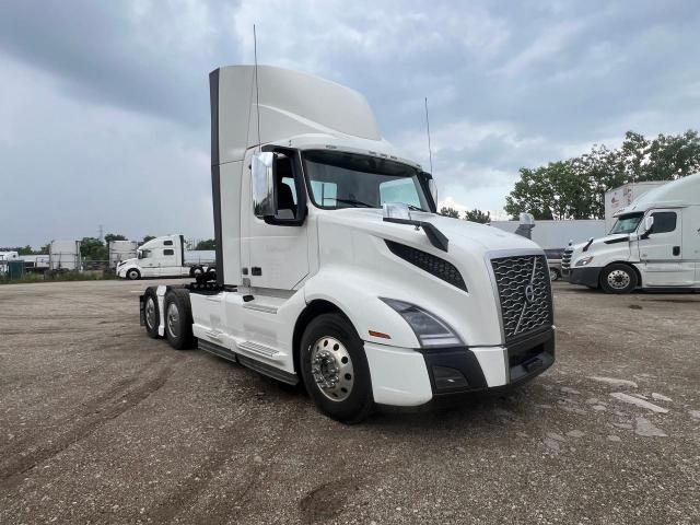  Salvage Volvo Vn