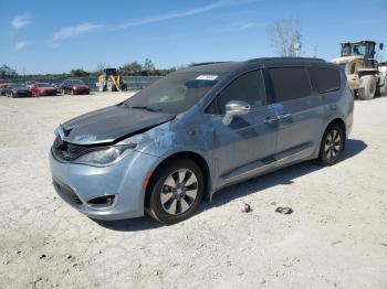  Salvage Chrysler Pacifica