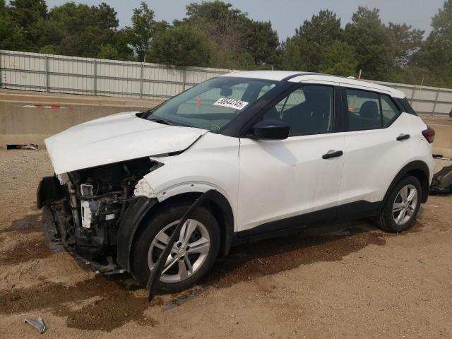  Salvage Nissan Kicks