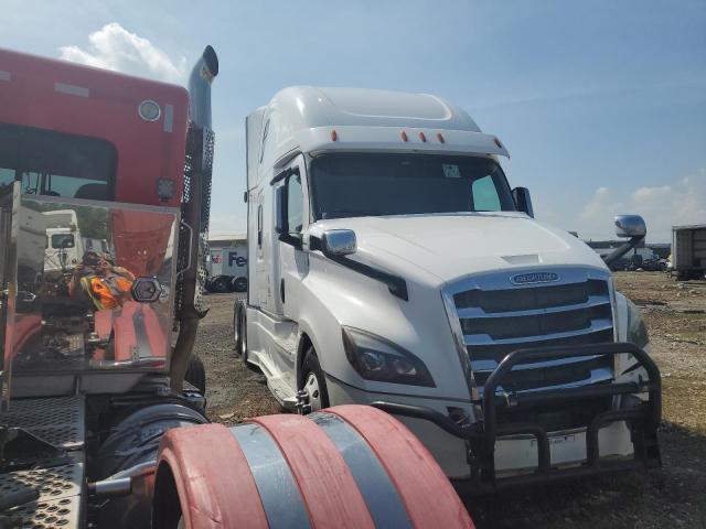  Salvage Freightliner Cascadia 1