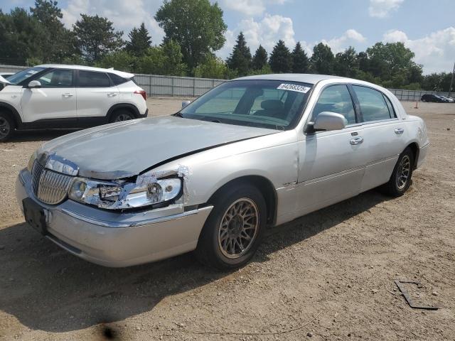  Salvage Lincoln Towncar