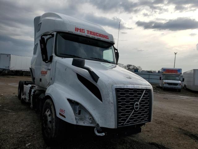  Salvage Volvo Vnl