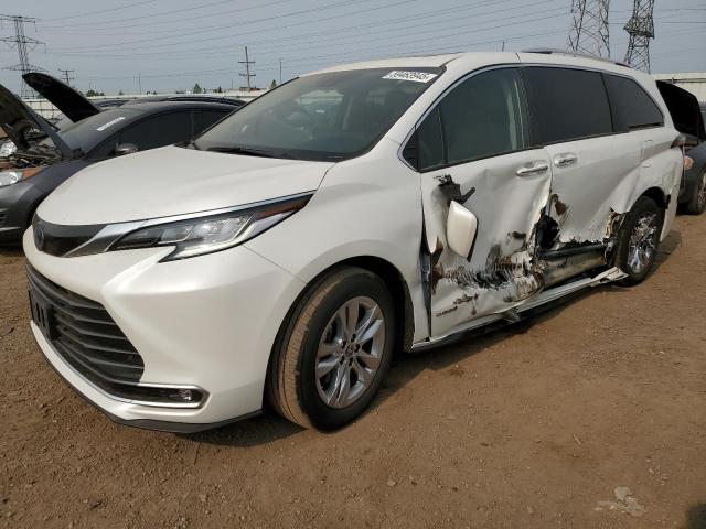  Salvage Toyota Sienna