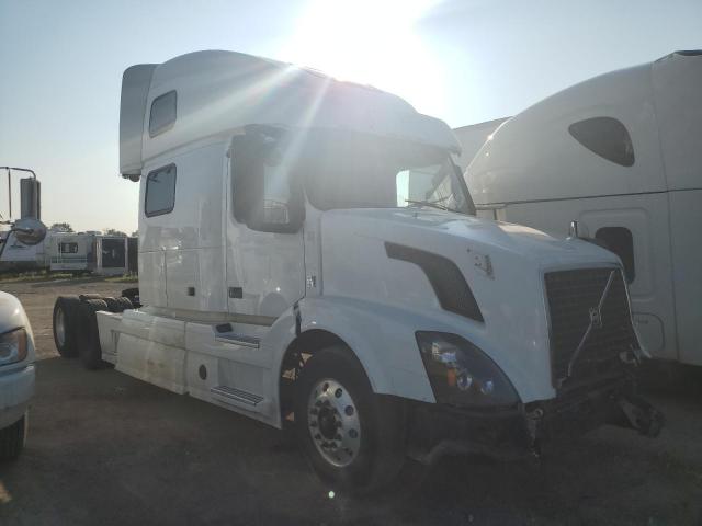  Salvage Volvo Vn