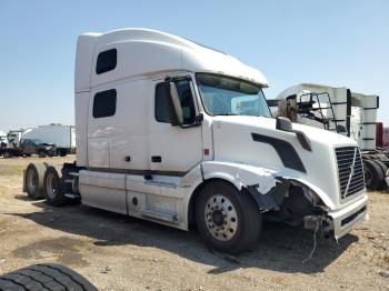  Salvage Volvo Vnl
