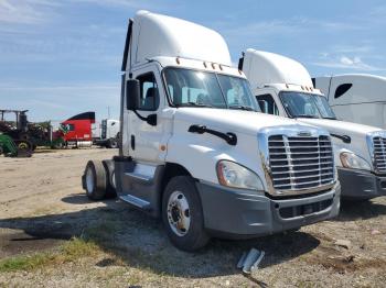  Salvage Freightliner Cascadia 1