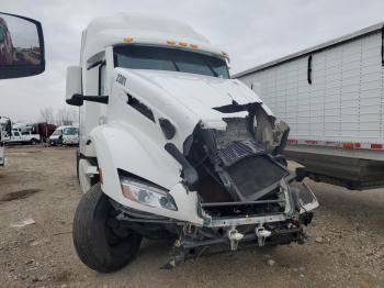  Salvage Peterbilt 579