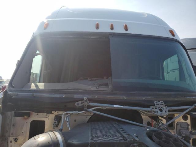  Salvage Freightliner Cascadia 1