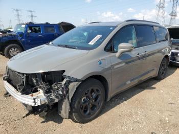  Salvage Chrysler Pacifica