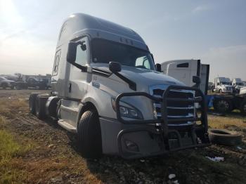 Salvage Freightliner Cascadia 1