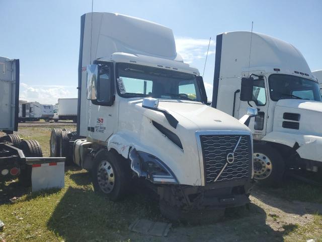  Salvage Volvo Vn
