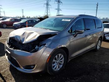  Salvage Chrysler Pacifica