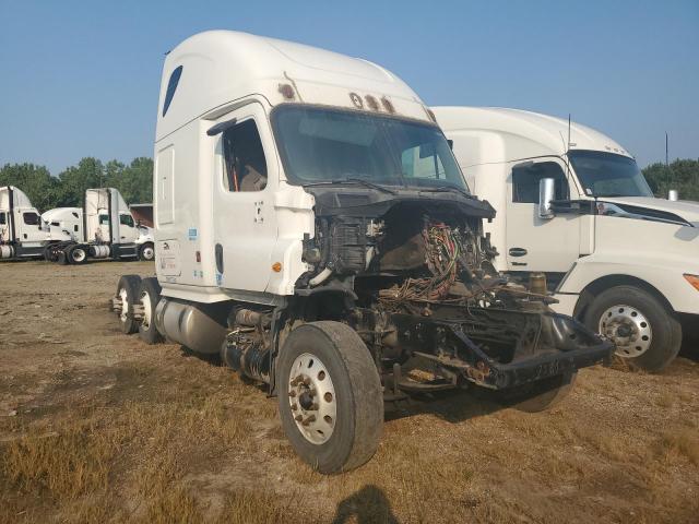  Salvage Freightliner Cascadia 1