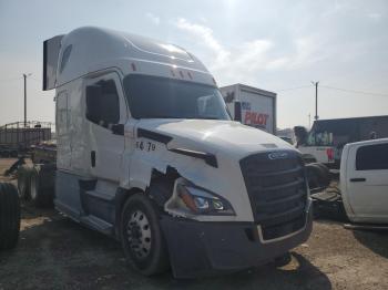  Salvage Freightliner Cascadia 1