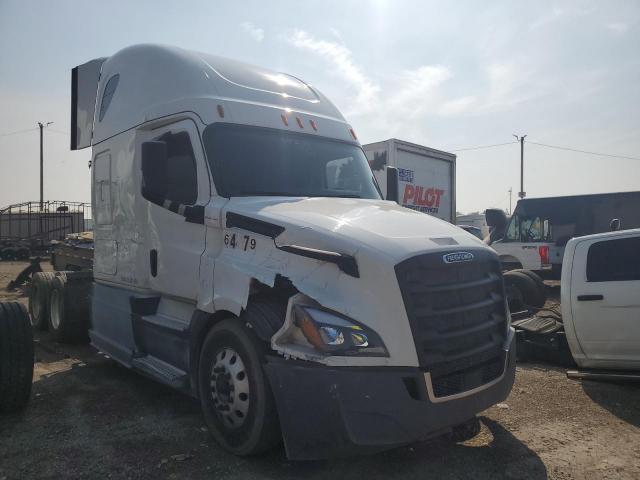  Salvage Freightliner Cascadia 1