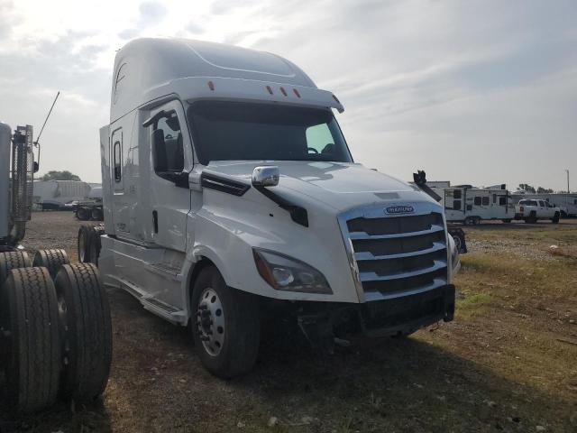  Salvage Freightliner Cascadia 1