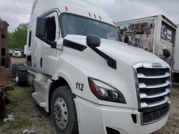  Salvage Freightliner Cascadia 1