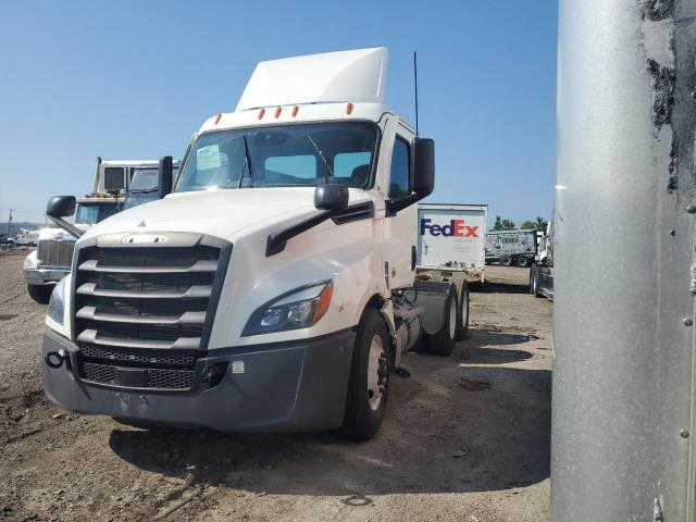  Salvage Freightliner Cascadia 1