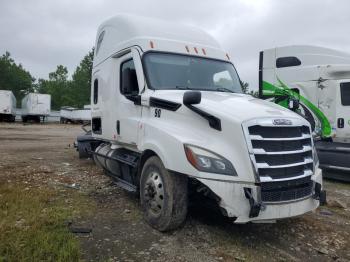  Salvage Freightliner Cascadia 1