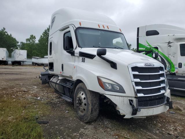  Salvage Freightliner Cascadia 1