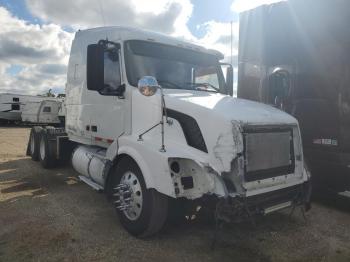  Salvage Volvo Vnl