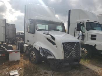  Salvage Volvo Vnl