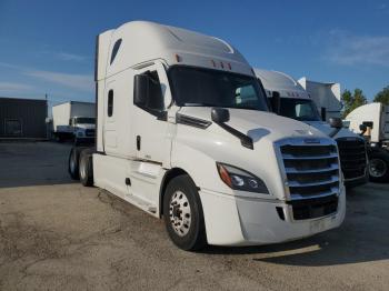 Salvage Freightliner Cascadia 1
