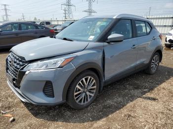  Salvage Nissan Kicks