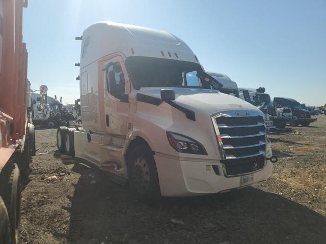  Salvage Freightliner Cascadia 1