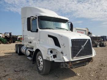 Salvage Volvo Vnl