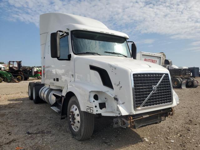  Salvage Volvo Vnl