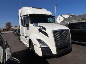 Salvage Volvo Vn
